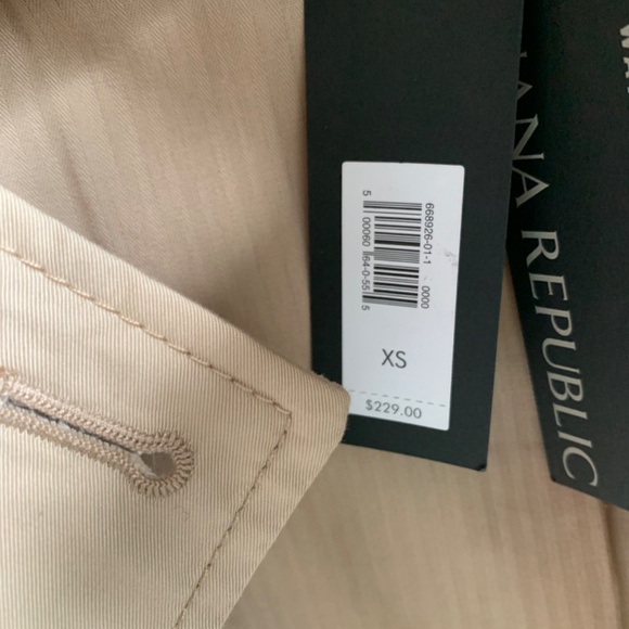 Banana Republic Classy Trench - Picture 5 of 9